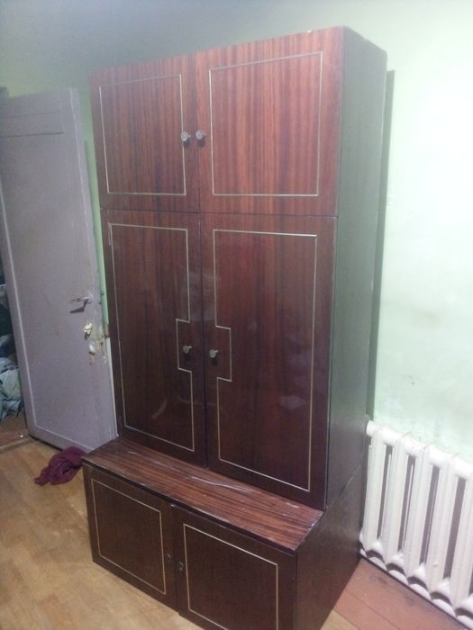 Шкаф почти новый.Срочно продам