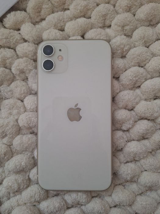 iPhone 11 без зебележка