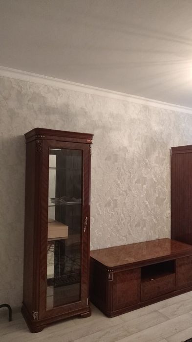 Шкаф стеклянный камод