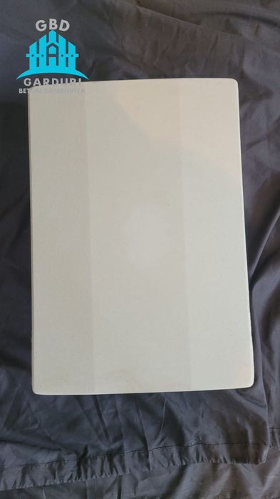 Capace și coame de gard