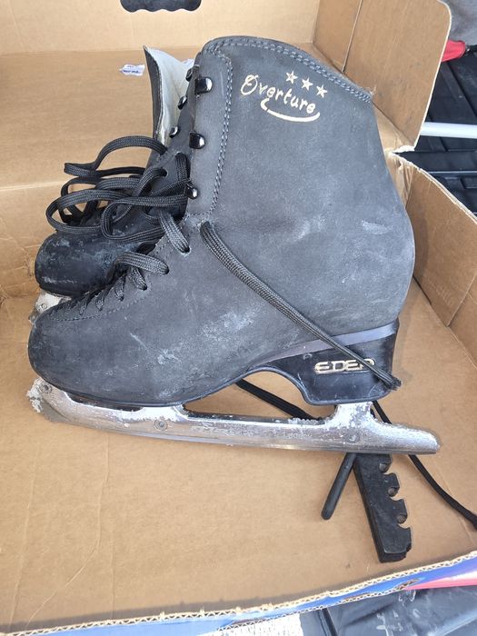 Продается профессиональный коньки