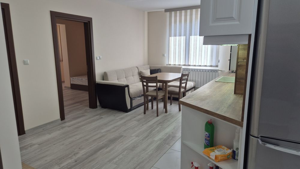 Дава се под наем Тристаен апартамент в Шумен, Център - 75 кв.м за 306 € - Снимка #4