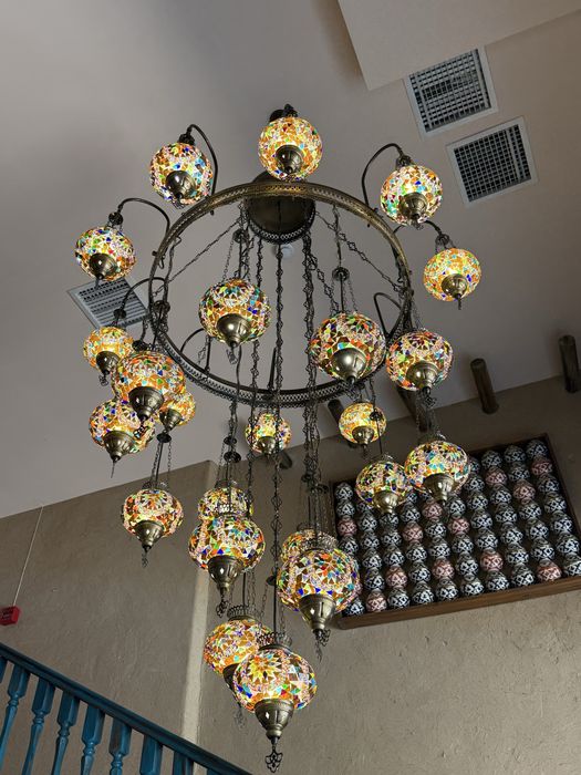 Продаеться люстра слелан под заказ привезен с турции