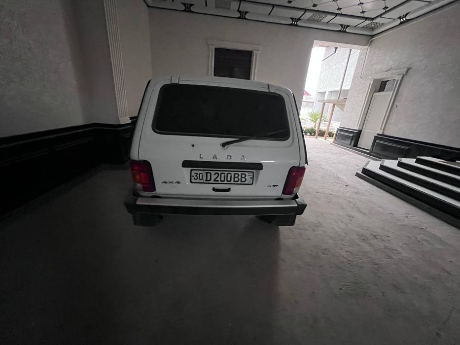 Vaz Lada niva sotiladi