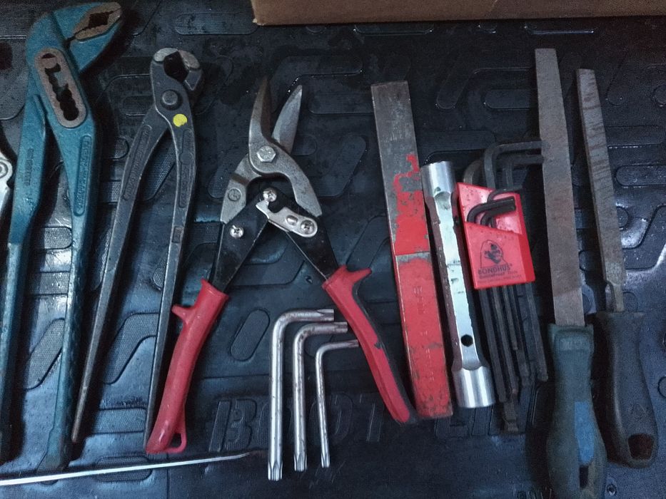 Lot scule profesionale,blocator tinichigerie, tubulare ,șubler foarfec