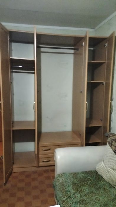 Продам срочно шкаф