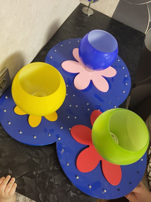 Продаю люстру в хорошем состоянии