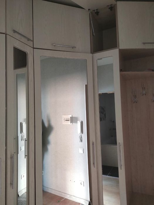 Продам шкаф угловой,вместительный