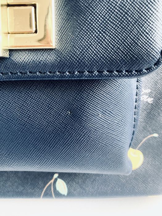 Сумка с желтой черешней