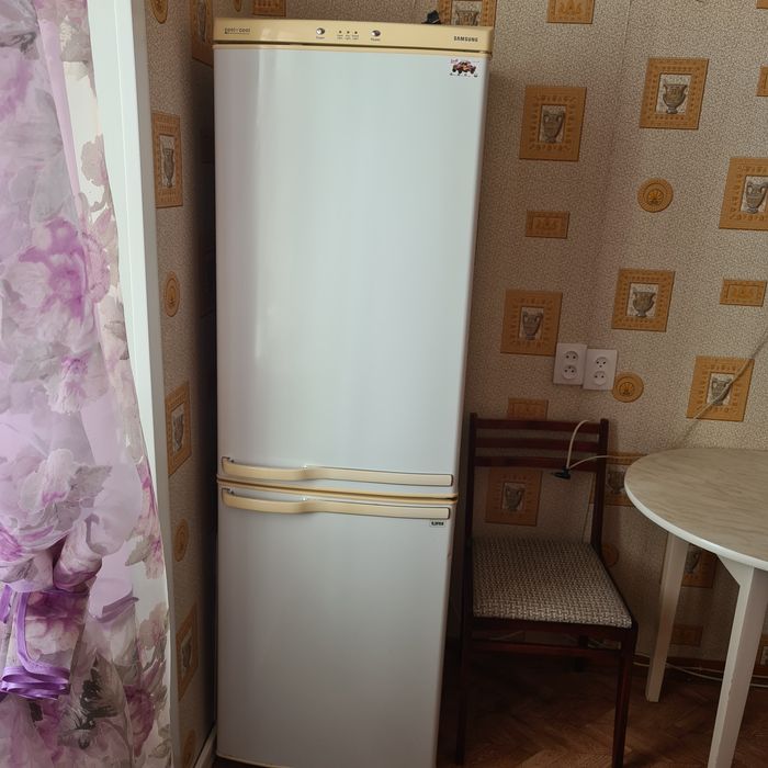 Холодильник  "Samsung " в Костанае.