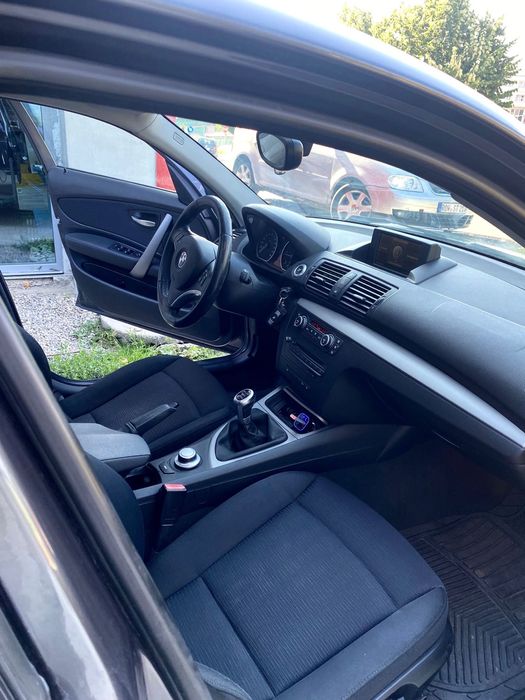 Vand bmw seria 1/navi/trapa /senzori parcare/comenzi volan