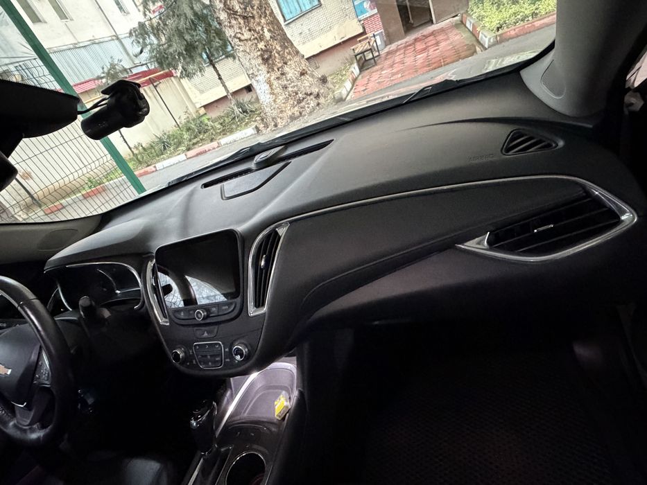 Chevrolet Malibu 2.5 AT • 2018 • белый жемчуг • 117 000 км