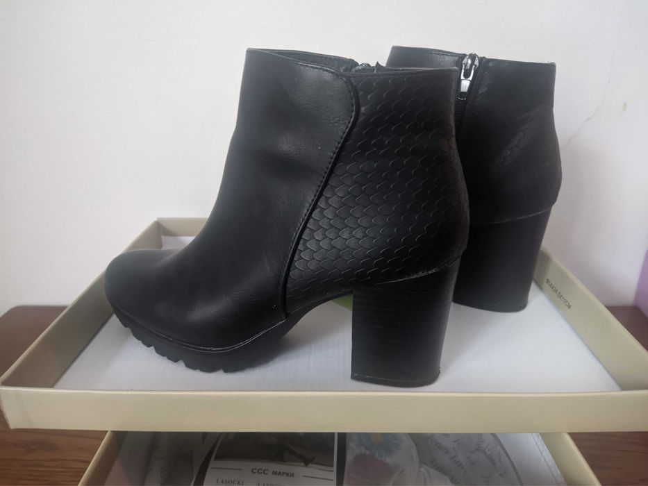 Дамски боти на ток