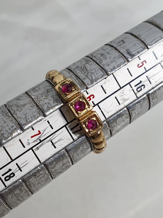 Inel din aur de 14K cu rubine de sinteză – mărimea 52,5 – 1,67 g