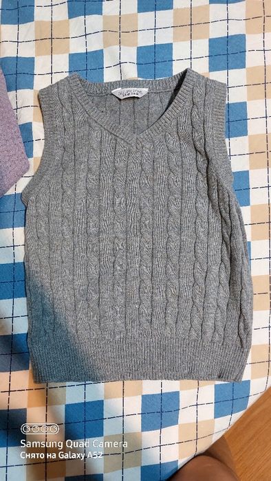 Продам жилет серыймальчик/ девочка в отличном срстоянии
