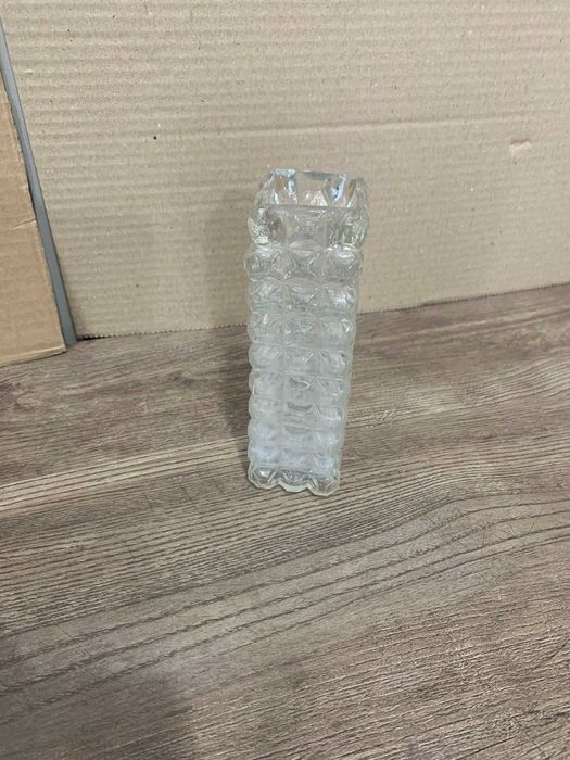 Вази и комплект ваза  и  пепелник - кристални, стъклени и рисувани.