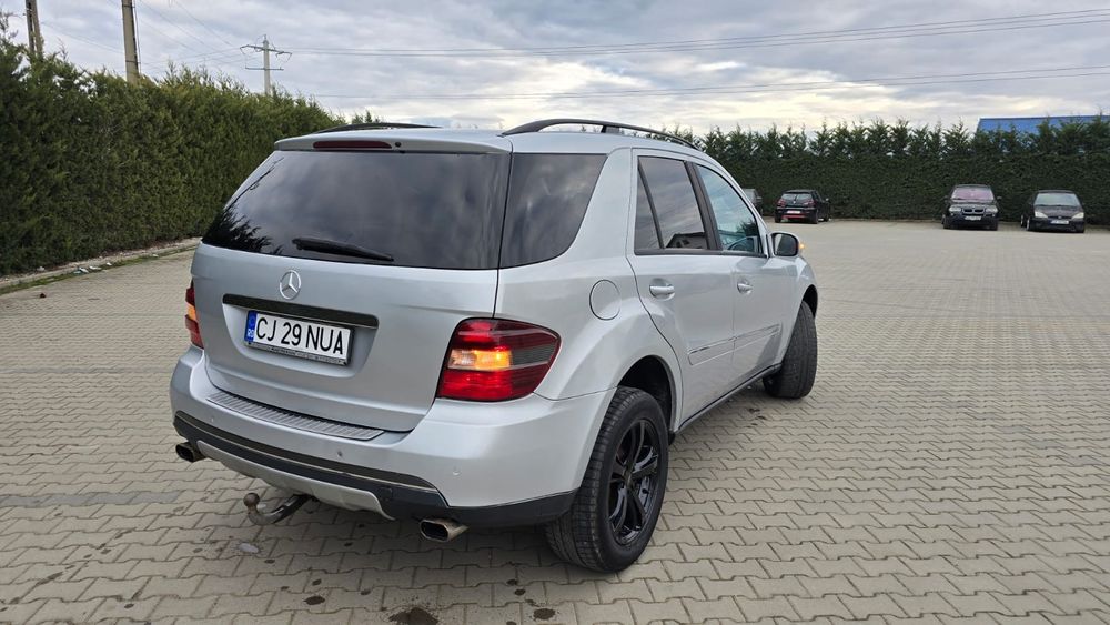 Vind mercedes ml 320 3.0 diesel 2008 în stare foarte bună