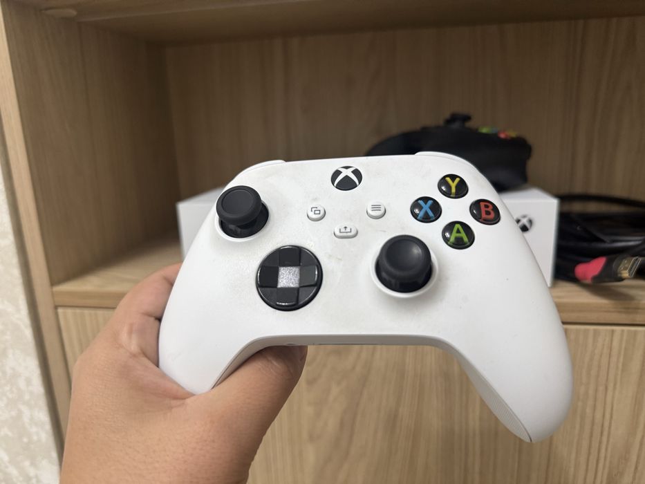 Xbox series S, 512gb + 2 геймпада