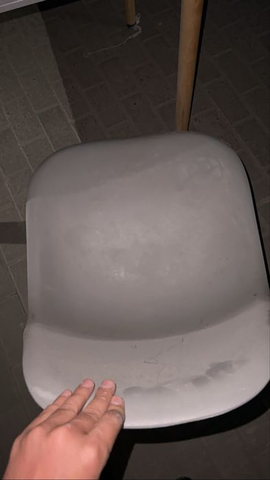 Стол и стулья серый