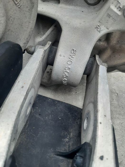 fuzeta dreapta spate audi a4 b9 4x4 2.0 tdi   8w0505436aa