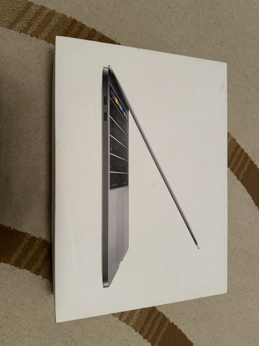 Продавам macbook pro 2016 touchbar A1706 с проблем!!!