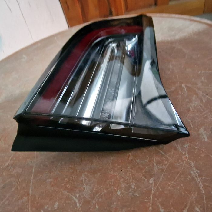 Tesla Model 3 Y  ляв стоп багажник