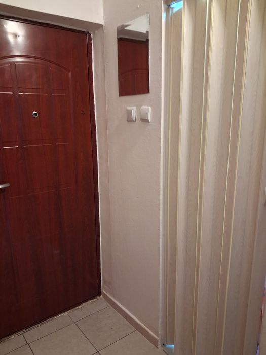 Închiriez garsoniera(camera de camin)