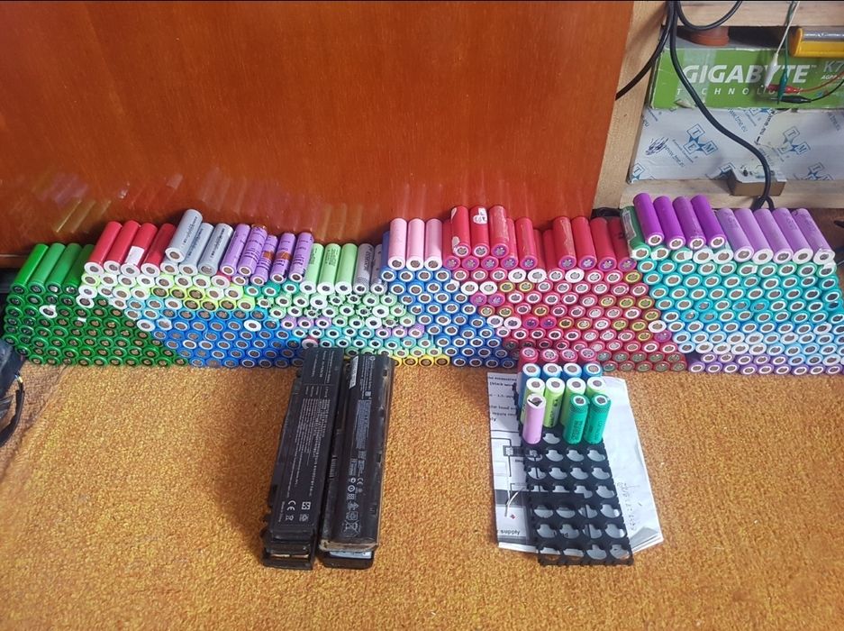 Baterii celule acumulatori 18650