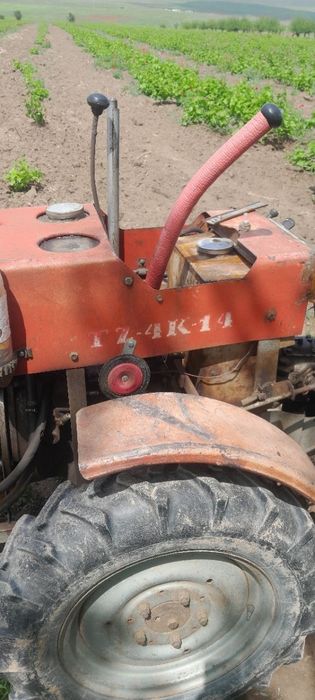 Mini traktor haydashga tayyor
