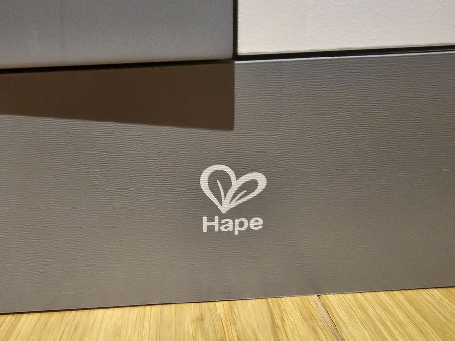 Продавам детска дървена кухня Hape заедно с всички неща от снимката