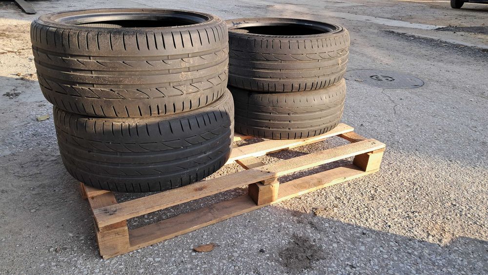 Гуми Bridgestone 18"- спорт пакет, размер 225/45 R18.