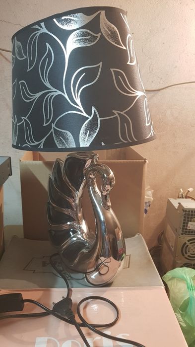 Декоративна настолна лампа