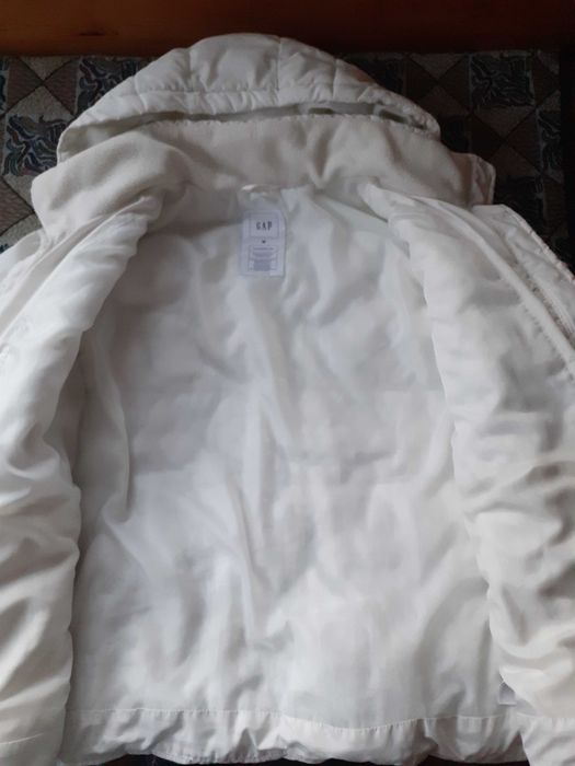 Страхотно бяло яке с качулка