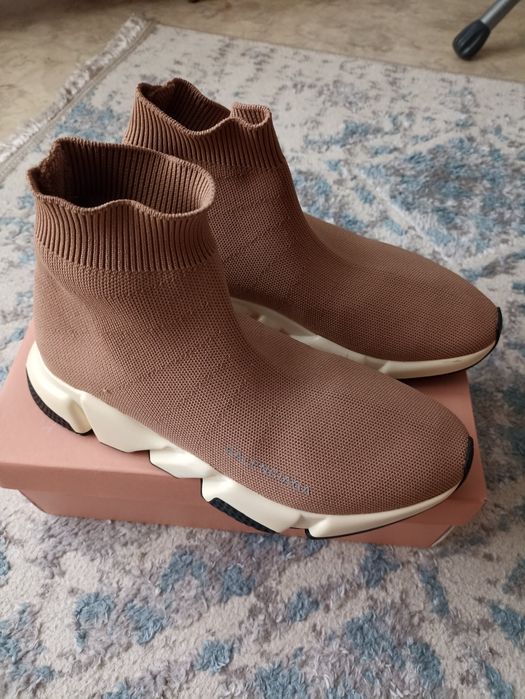 Женские кроссовки