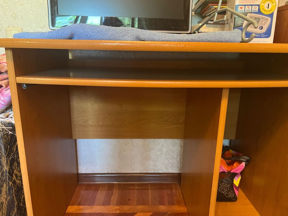 Продам компьютерный столик