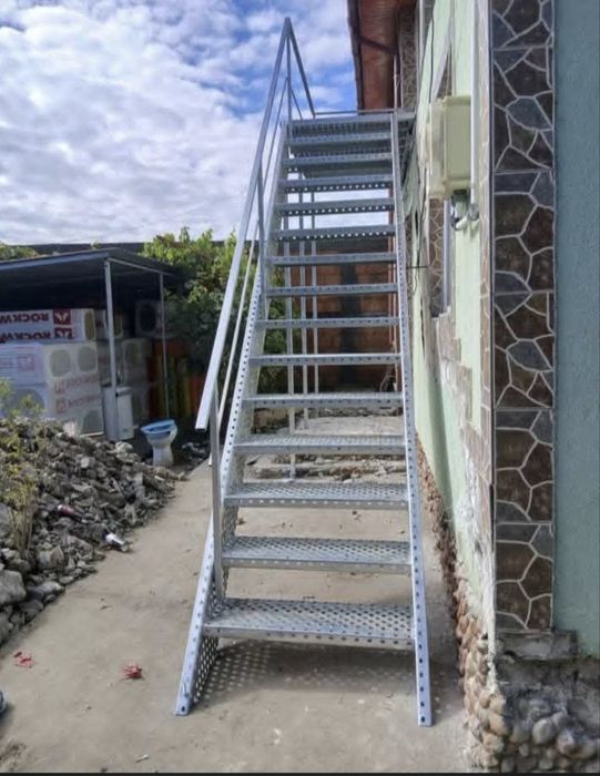 scari galvanizate exterior