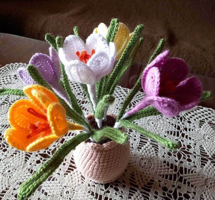 Плетени цветя и мартеници