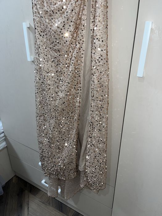 Златиста официална рокля