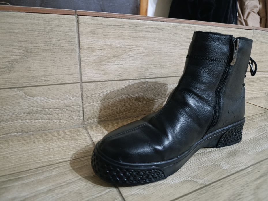 Продам осенние женские ботинки