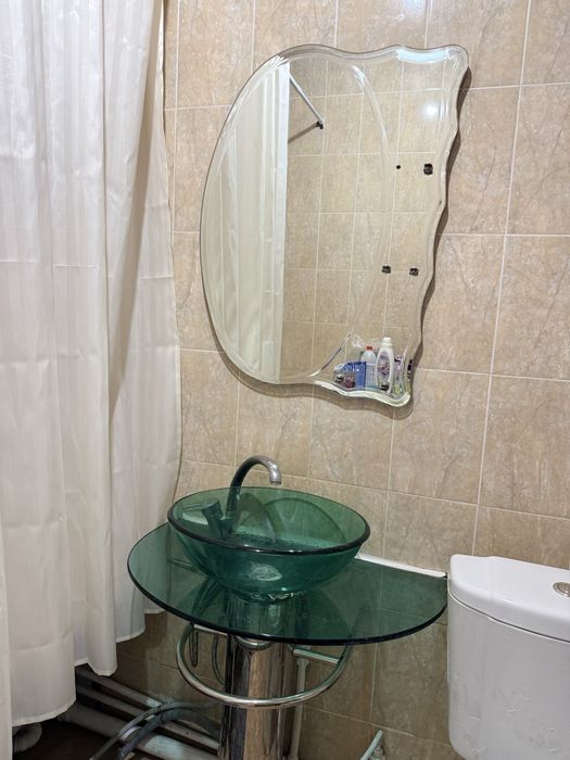 Продается раковина с зеркалом. Торг