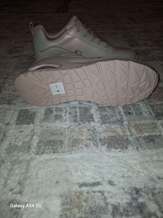 Adidasi Skechers noi 40