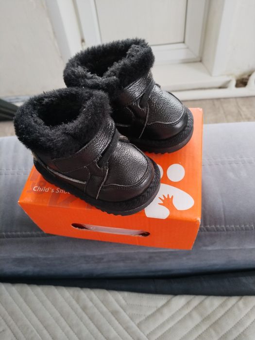Продам угги детские 2000