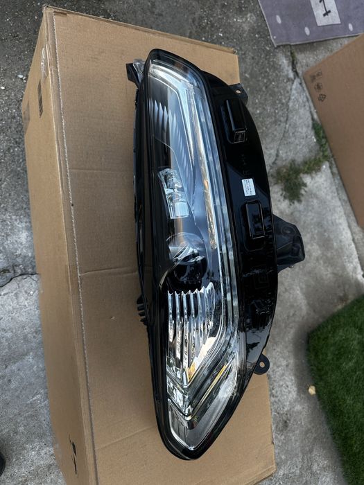 Far dreapta full led ford mondeo mk 5.cod:ES73-13D154-AC.