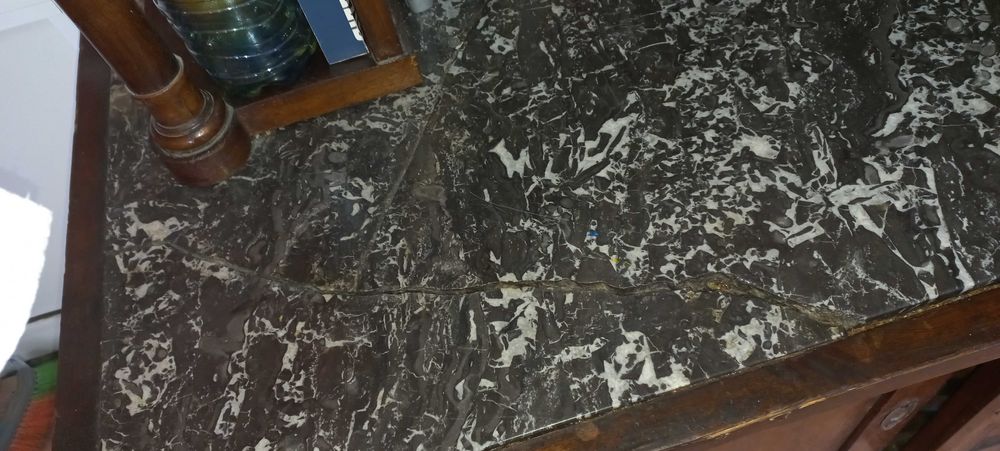 Стар бюфет, дърво