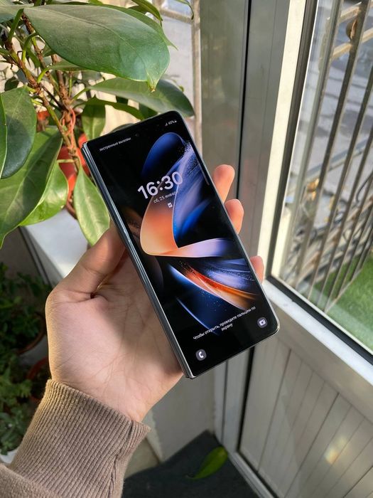 Samsung galaxy z fold 5 5G 12/256gb holati ideal