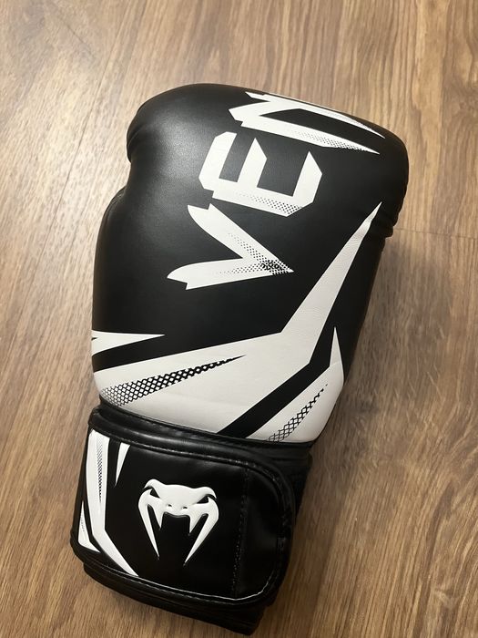Manusi box Venum Challenger 3.0 12oz