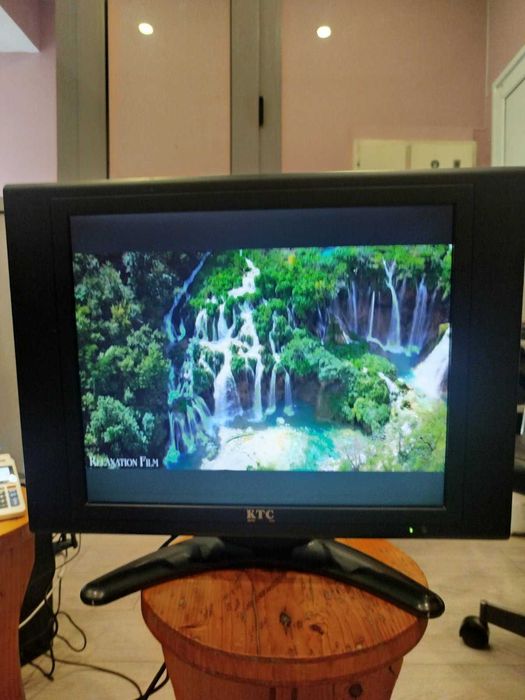 19" Монитор KTC с вградени тонколони + кабели и HDMI адаптер