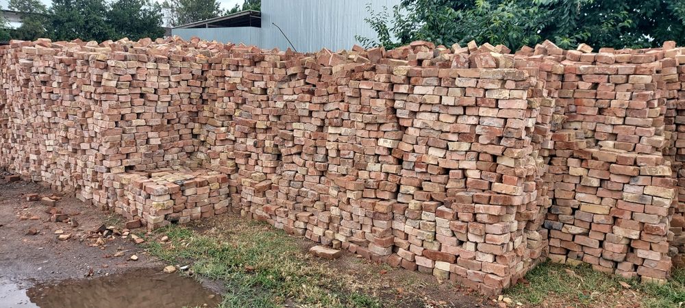 Жженый кирпич, күйген кірпіш