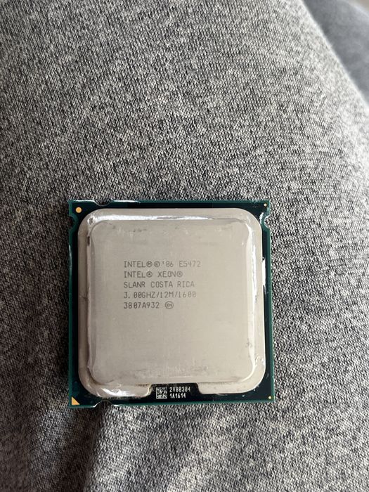 Процессор Intel Xeon E5472.