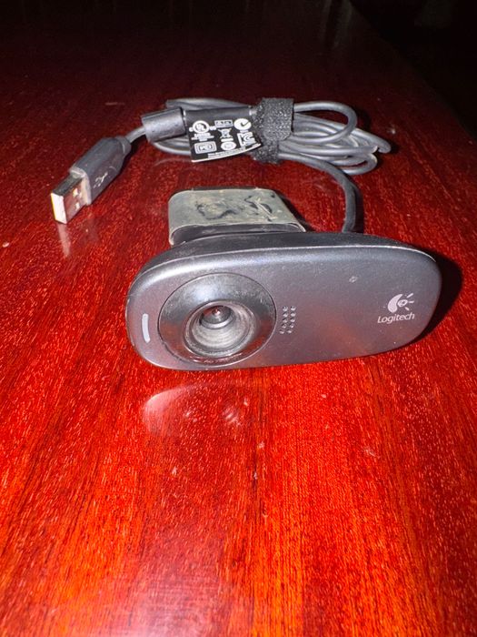 Продам вебкамеру logitech